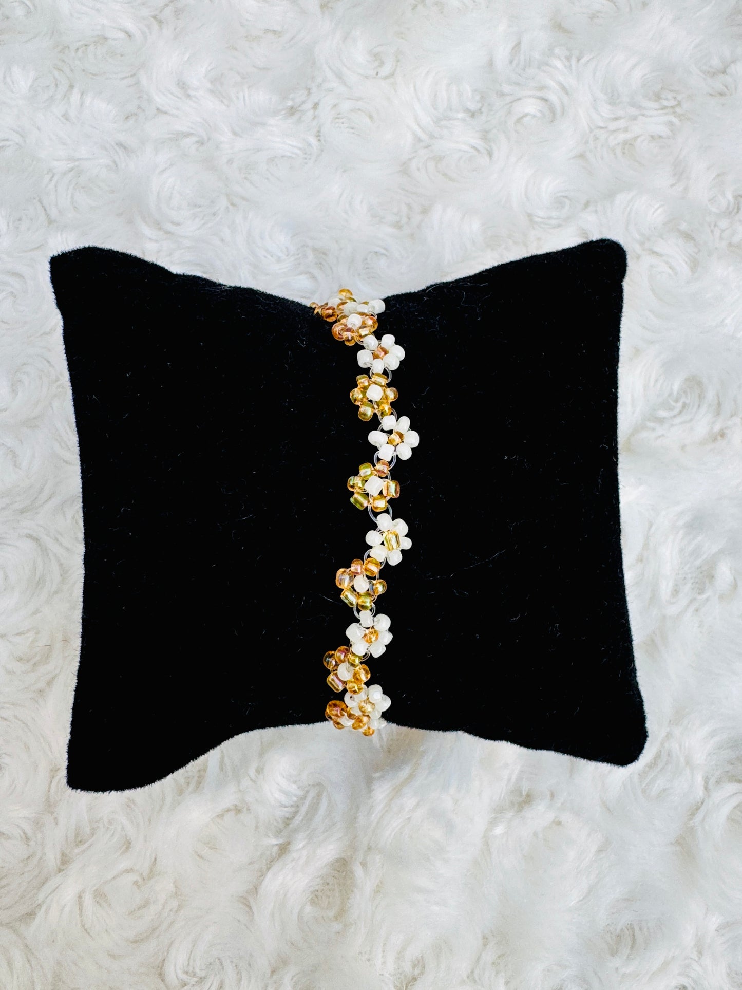 Golden Daisy Beaded Bracelet – Handmade Floral Jewelry