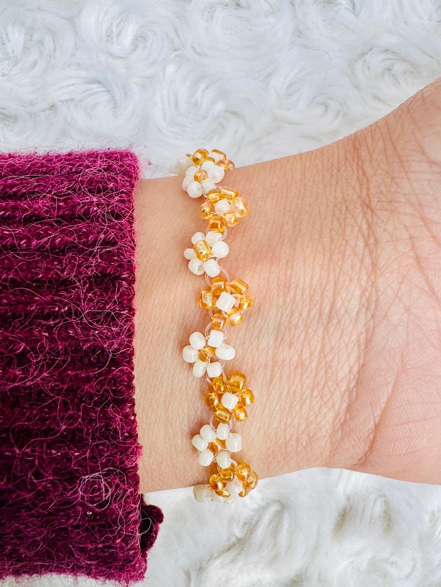 Golden Daisy Beaded Bracelet – Handmade Floral Jewelry