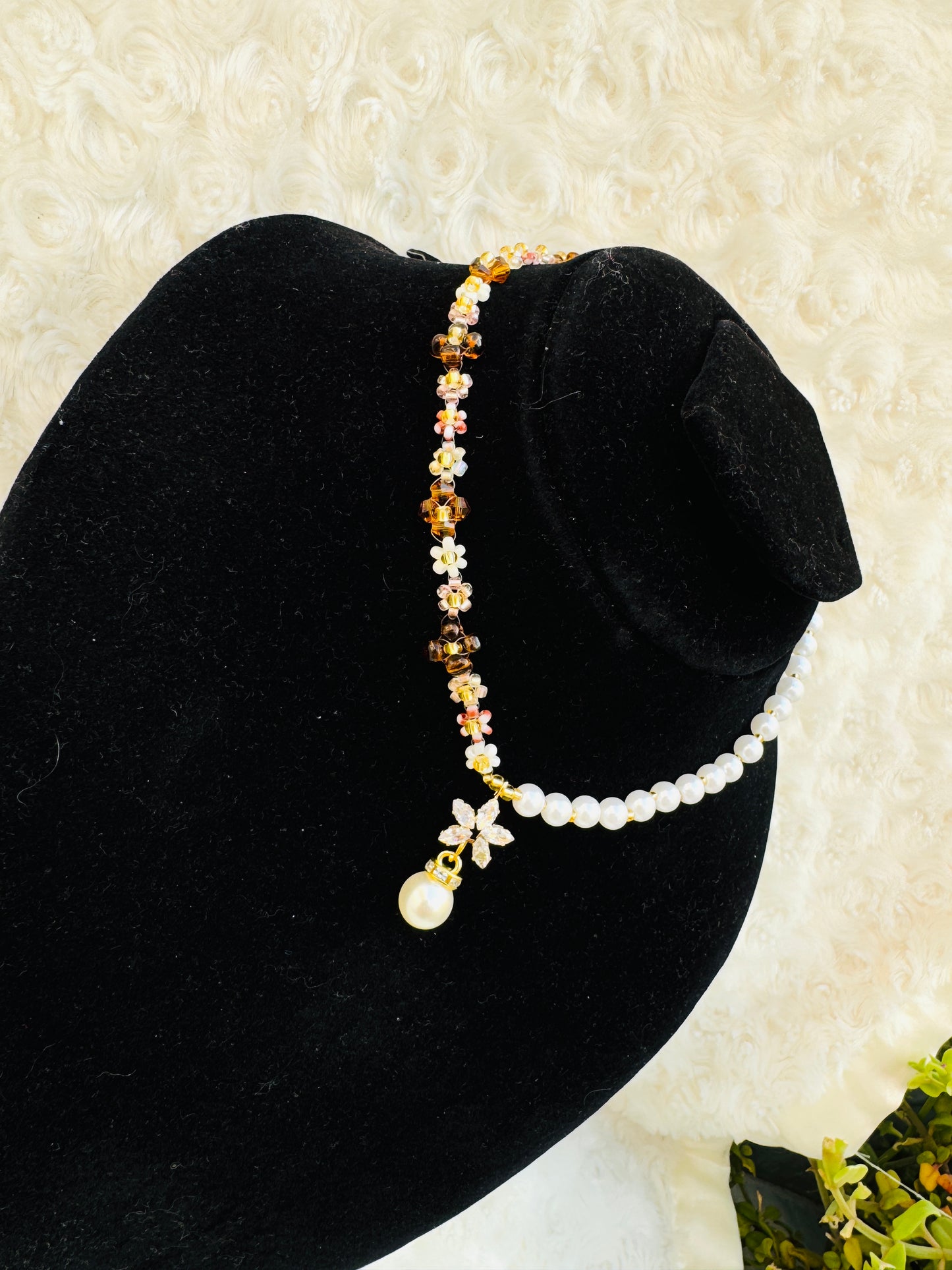 Elegant Flower Pearls Necklace – Handmade Jewelry