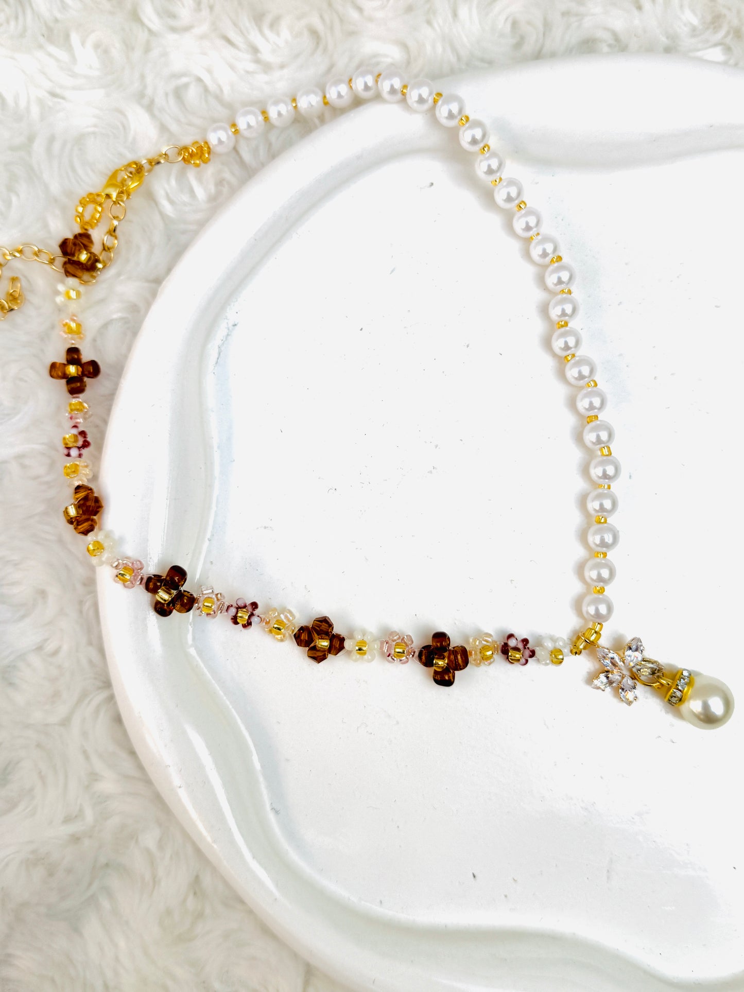 Elegant Flower Pearls Necklace – Handmade Jewelry